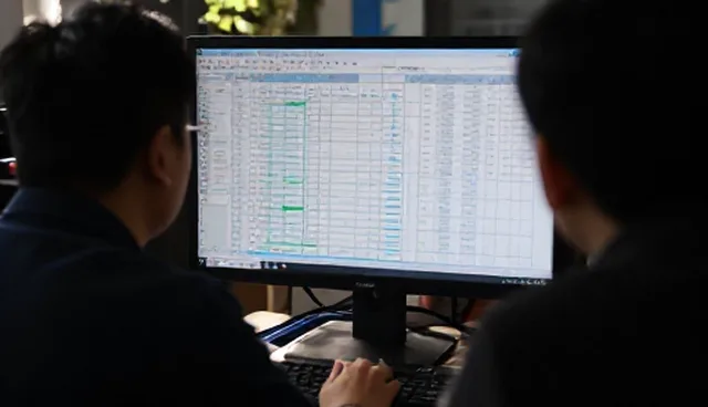 适用边界：中小客户在软件研发中的沟通效率困境